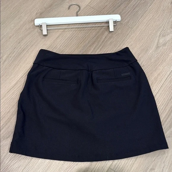 Black adidas golf skort with Pockets - Picture 3 of 4